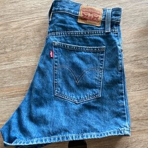 Levi’s High Waisted Mom Shorts - Blue - Size 30
